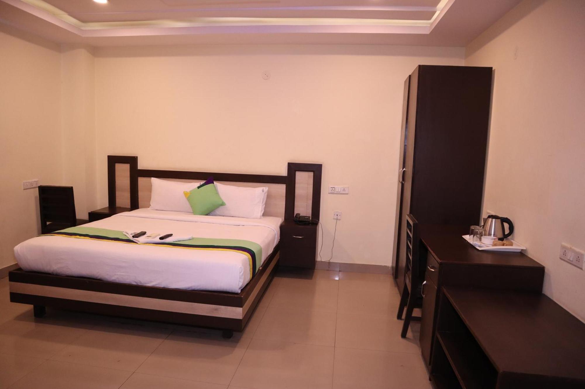 Hotel Millennium Plaza à Kammasandra Extérieur photo