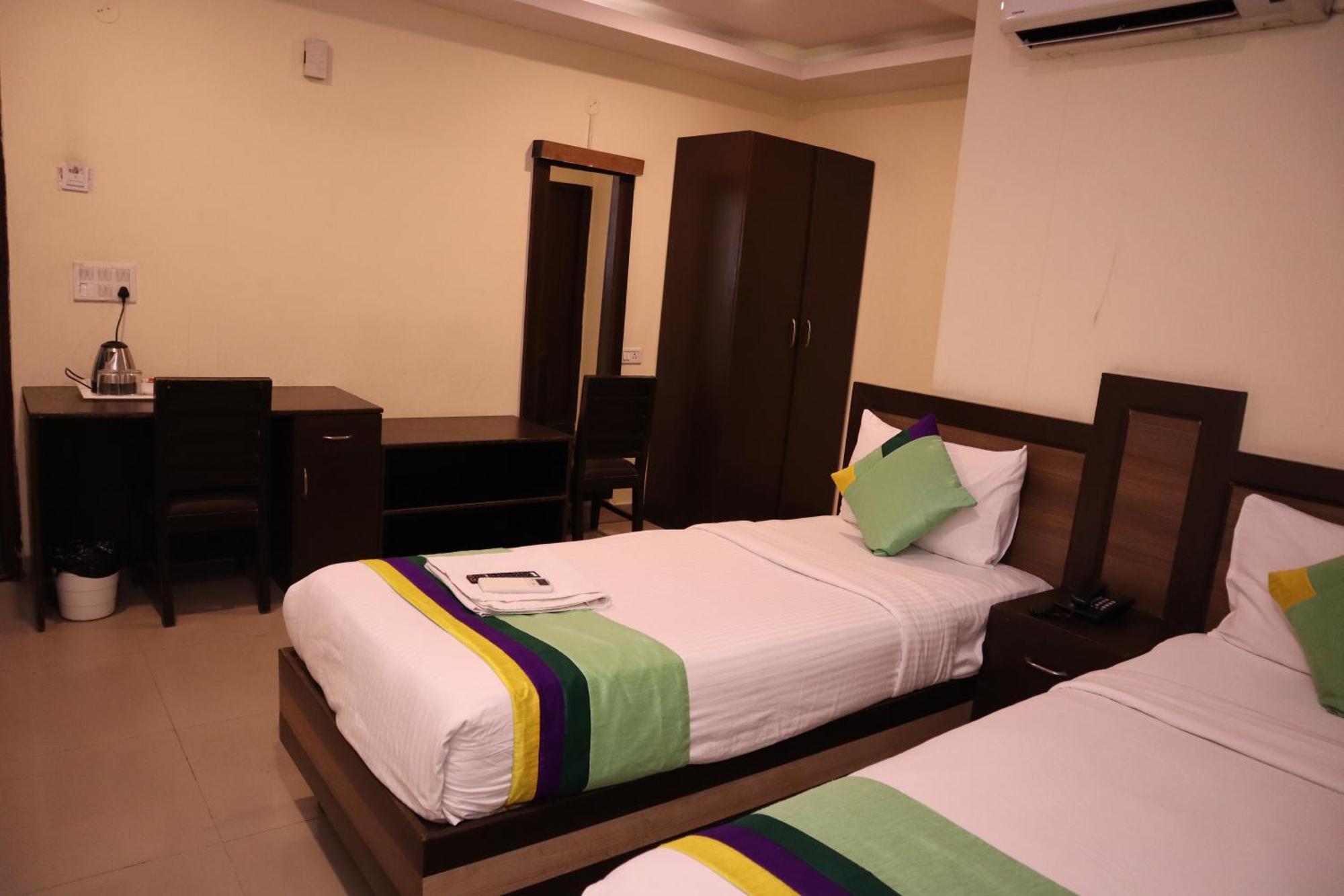 Hotel Millennium Plaza à Kammasandra Extérieur photo