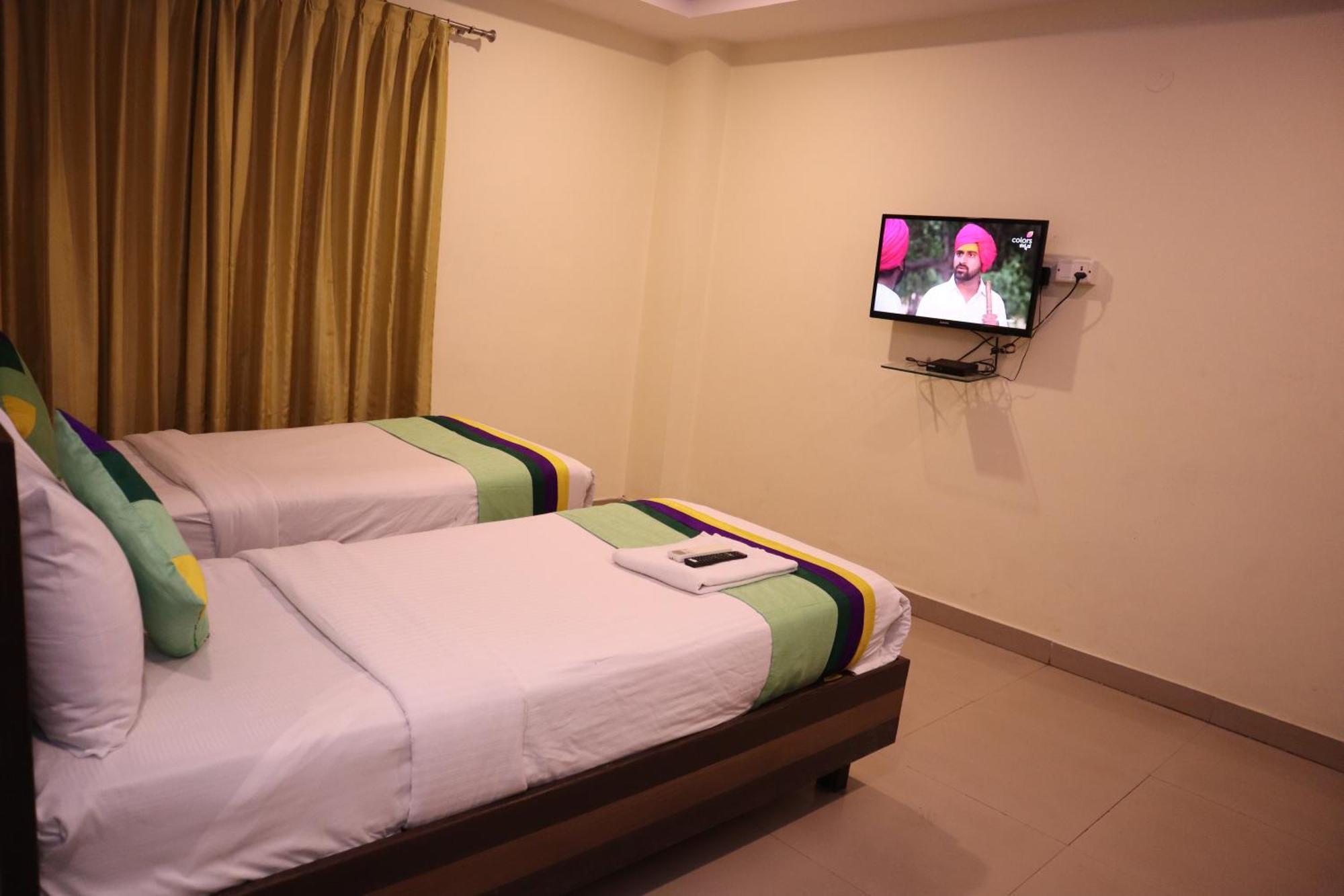 Hotel Millennium Plaza à Kammasandra Extérieur photo