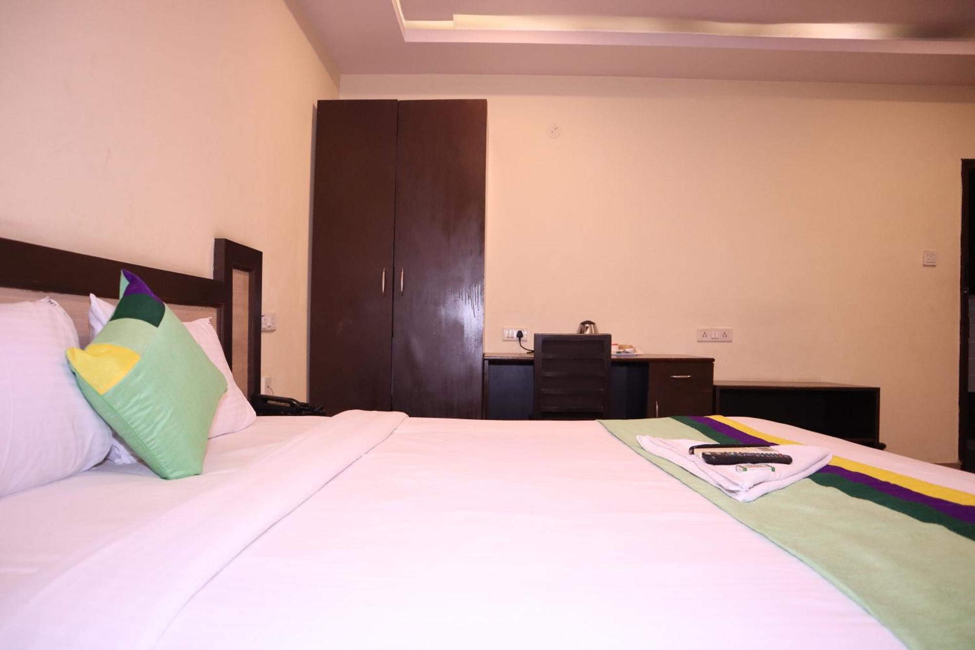 Hotel Millennium Plaza à Kammasandra Extérieur photo