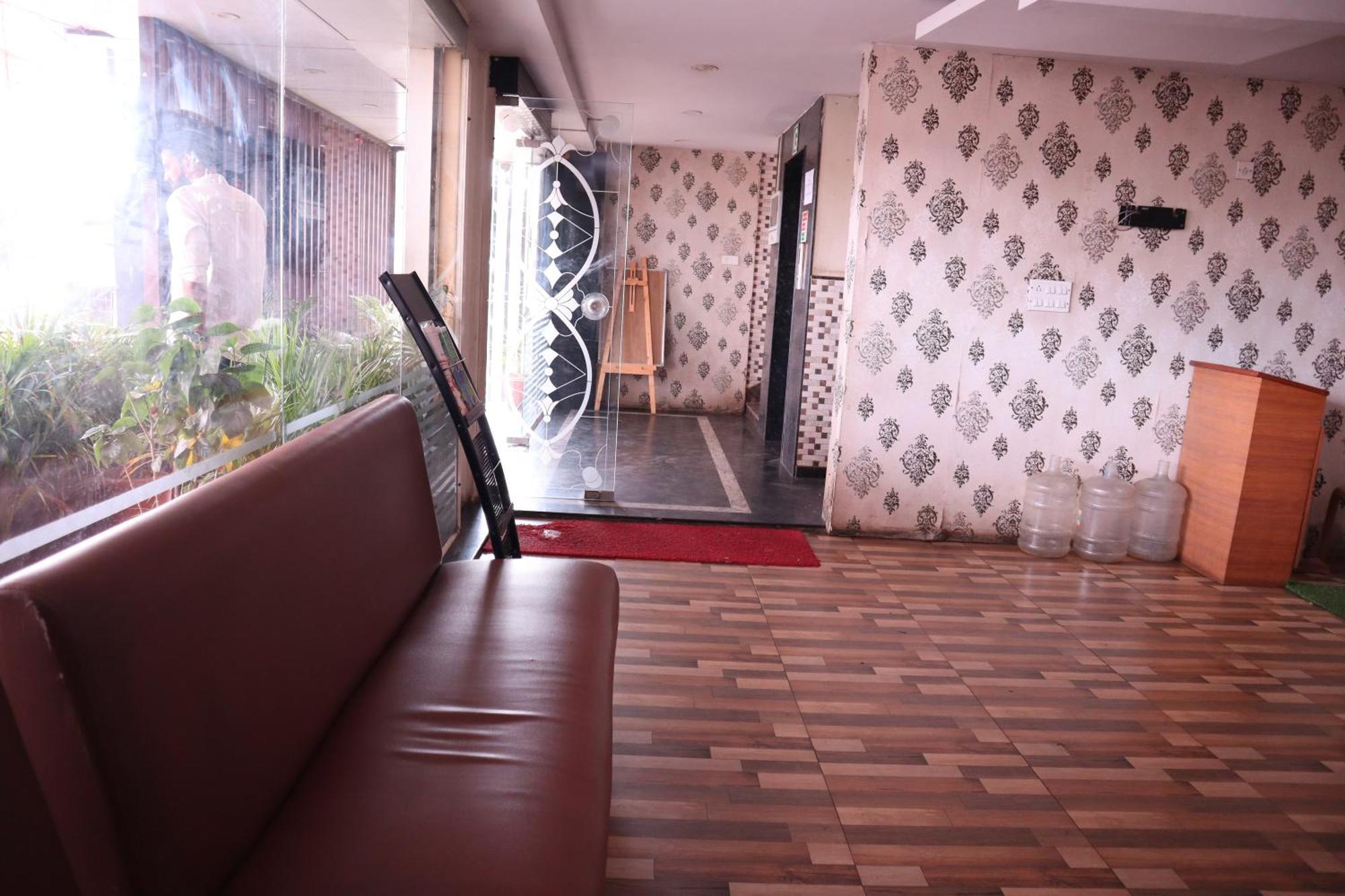 Hotel Millennium Plaza à Kammasandra Extérieur photo